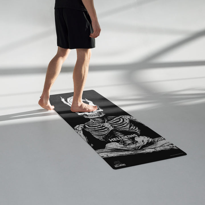Hellbeing meditating skull yoga mat, full surface view