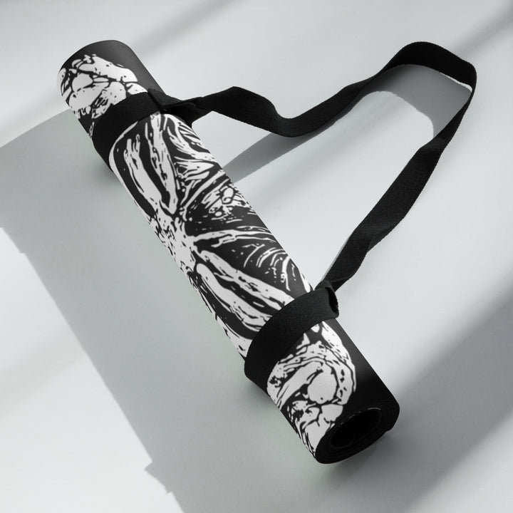 Hellbeing meditating skull yoga mat, design close-up