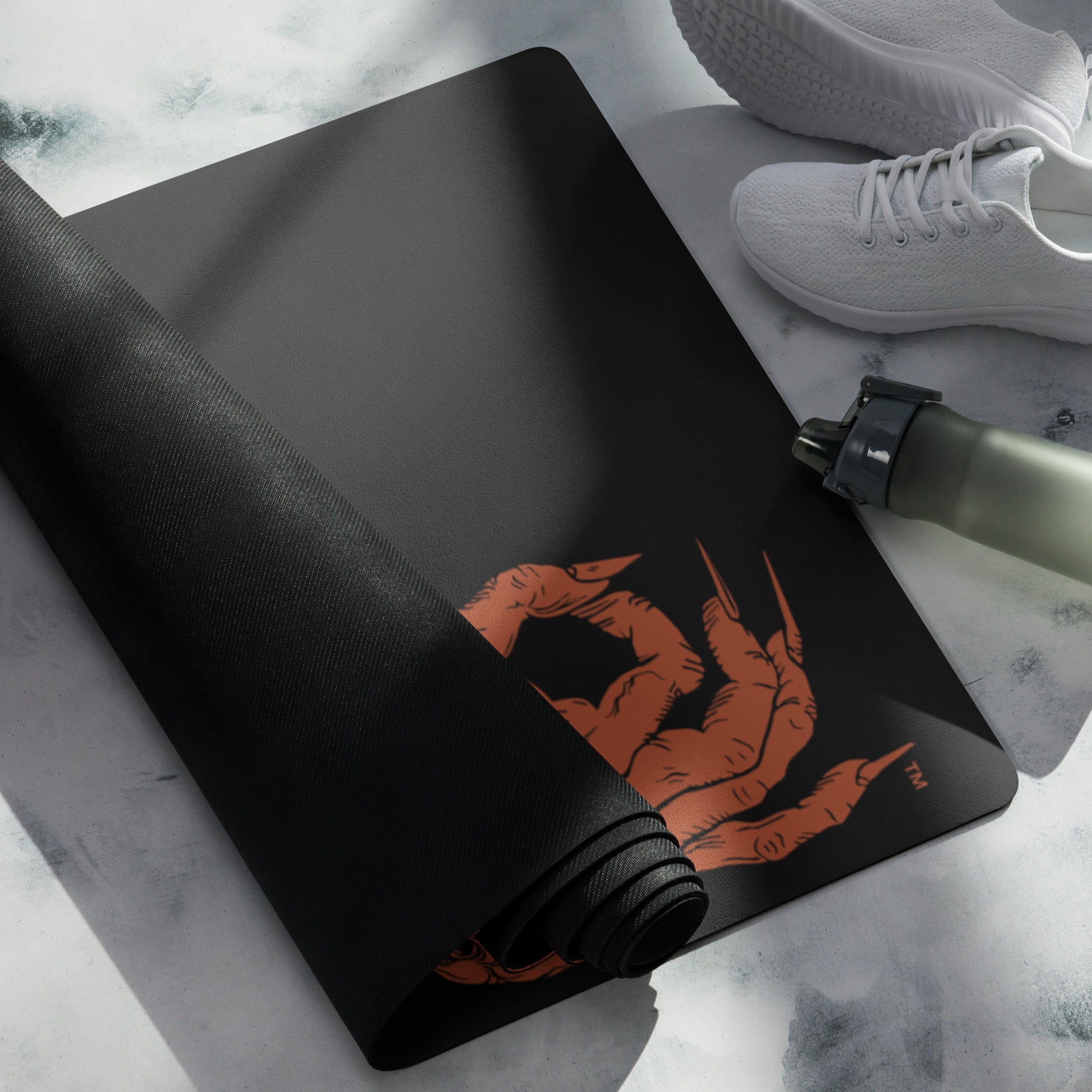 Hellbeing skull logo yoga mat, wordmark detail